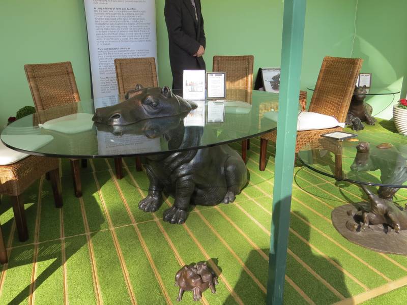 Hippo Dinning Table